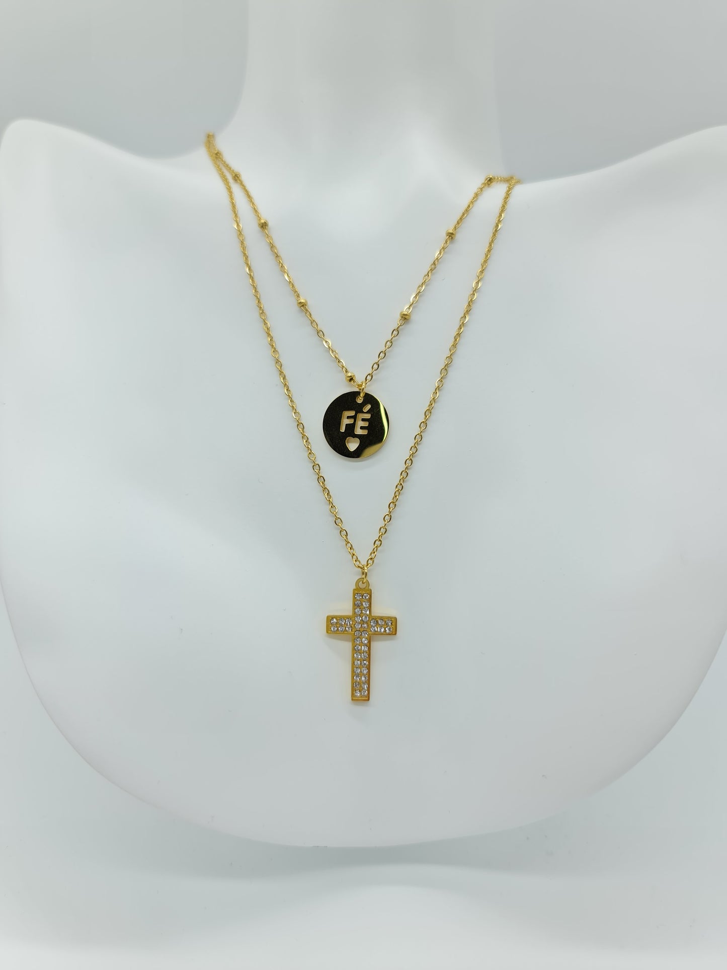 Juego de collar y aretes Cruz en cristales