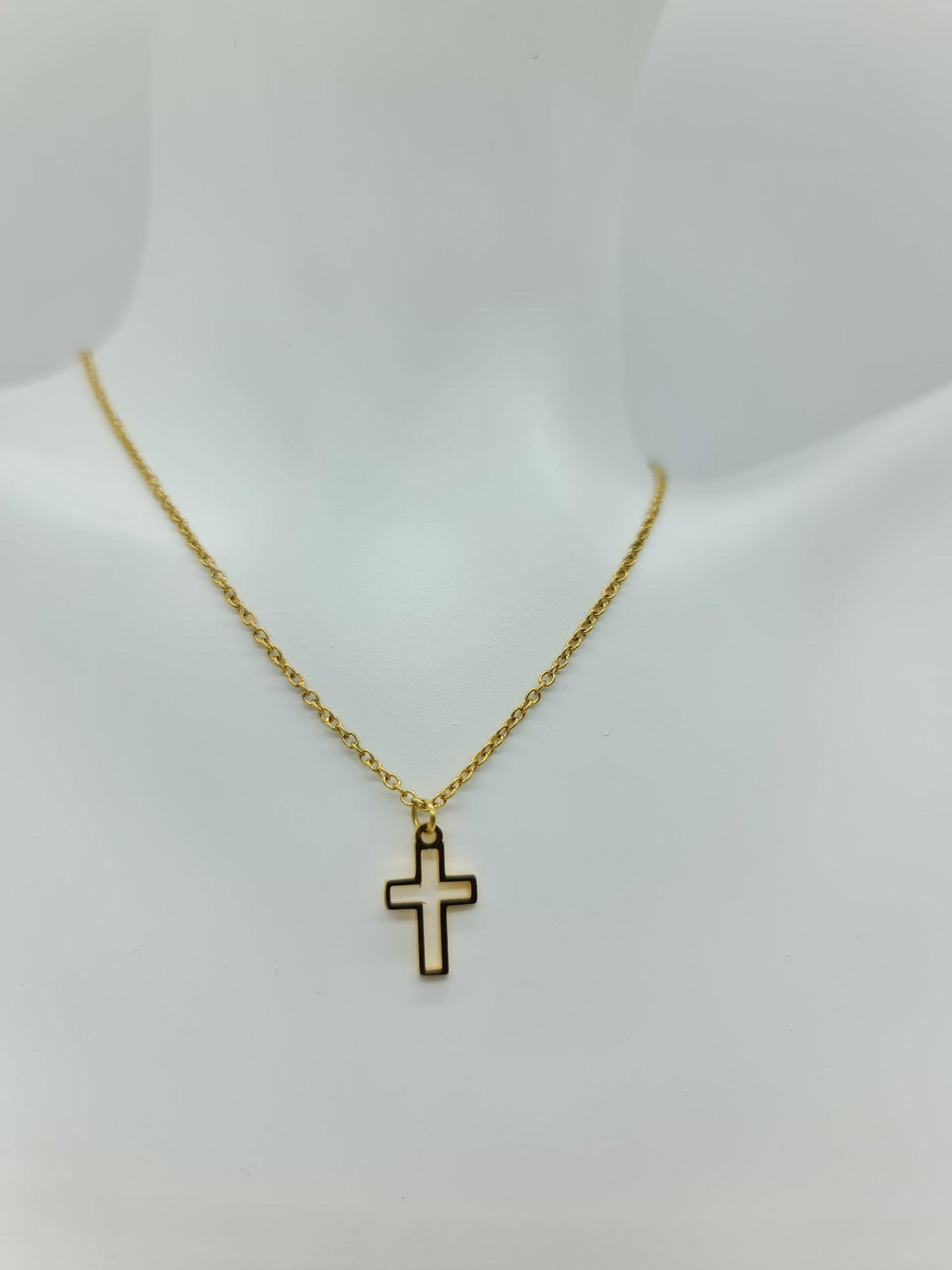 Juego de collar y aretes Cruz en cristales