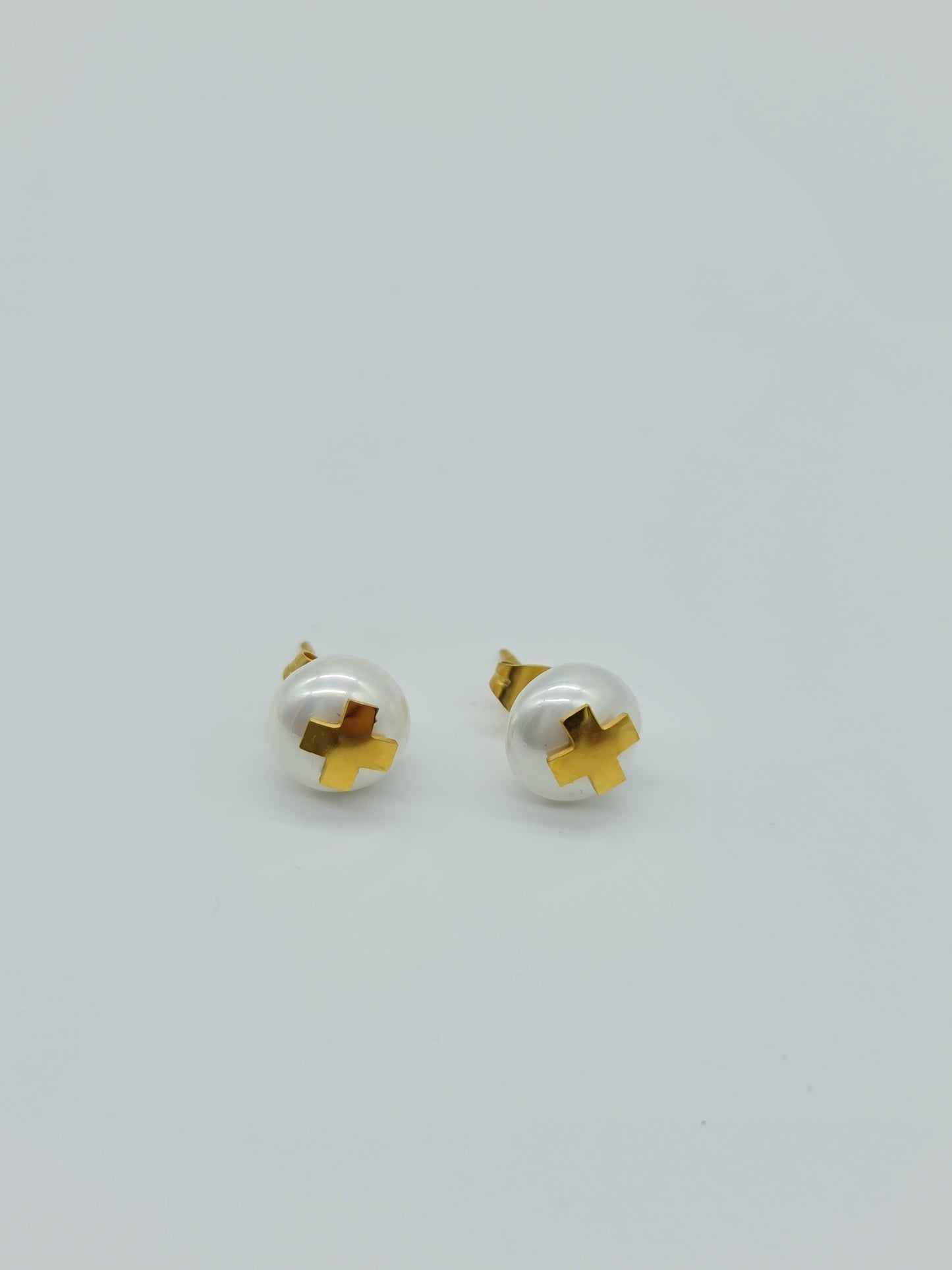 Aretes perla Cruz dorada