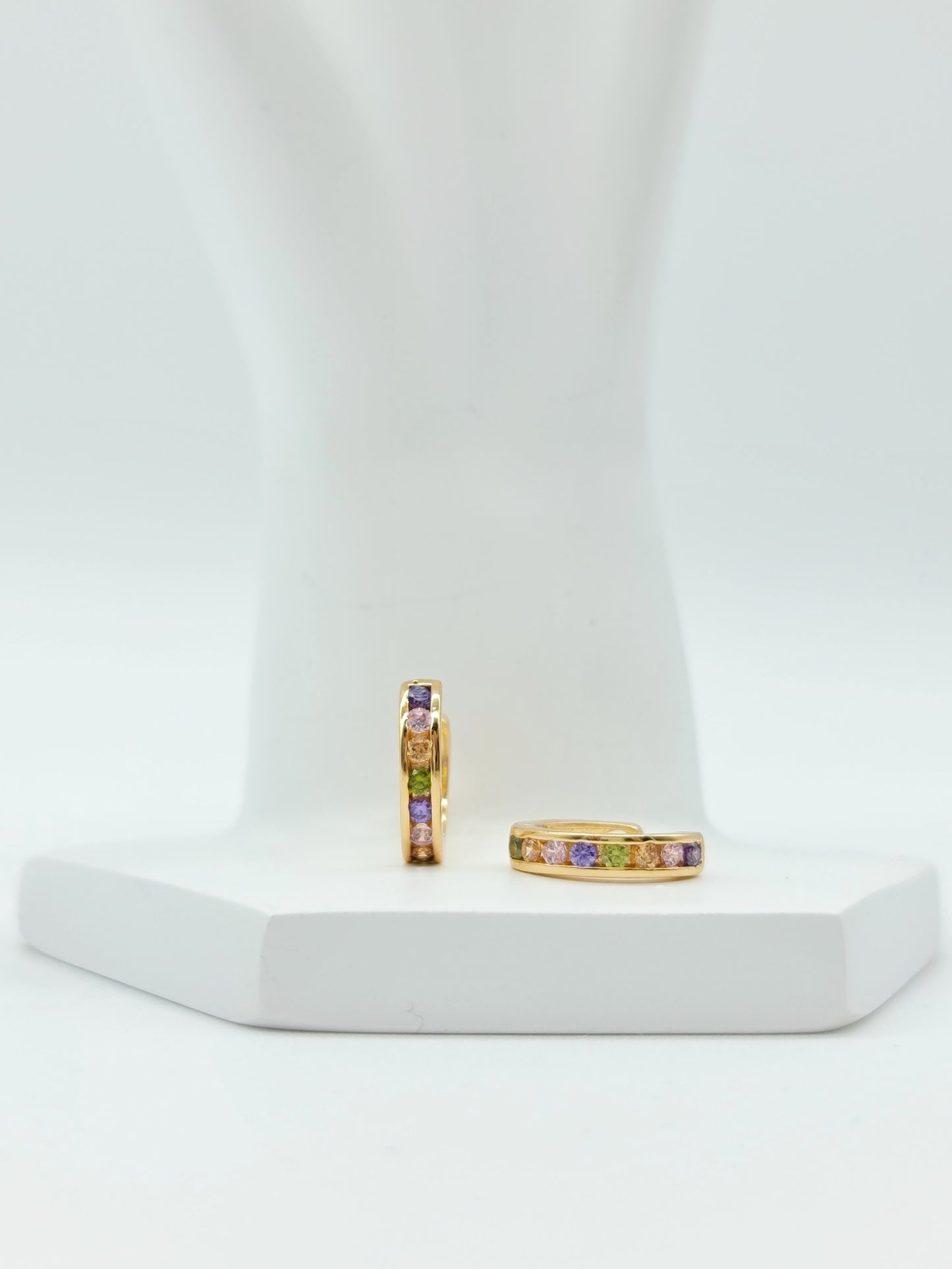 Huggie Zendaya cristales multicolor