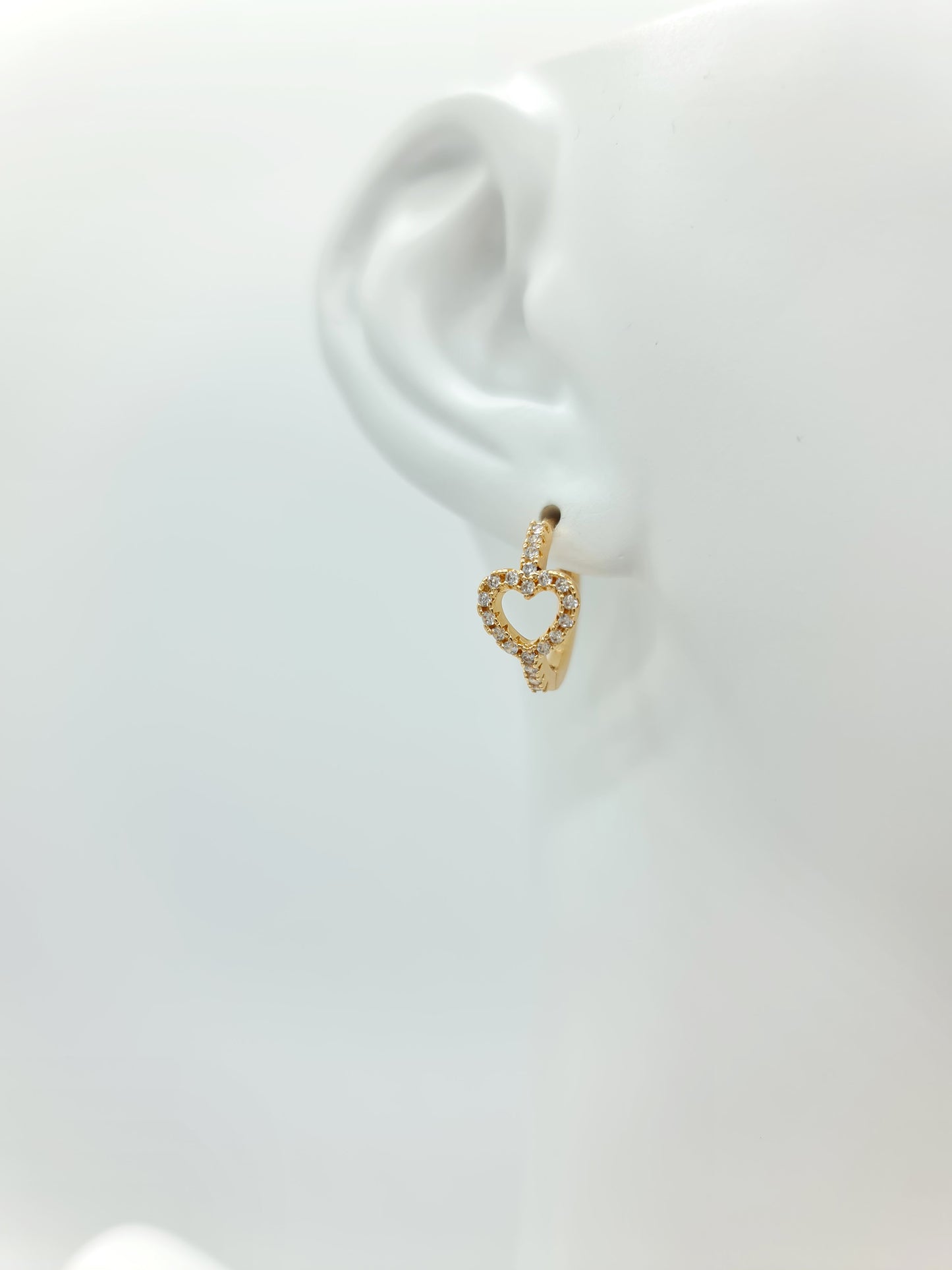 Arete Huggie Corazón Cristal