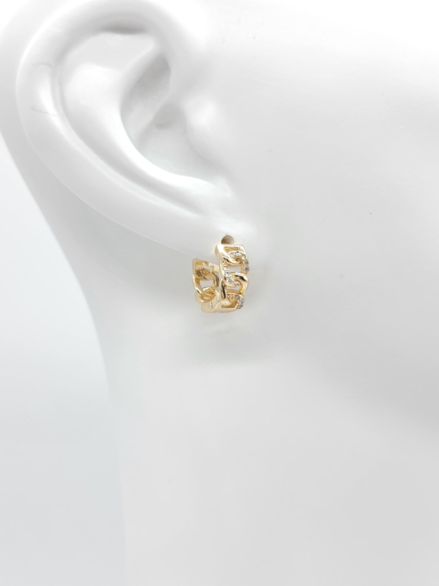 Aretes huggies mini eslabón y cristales