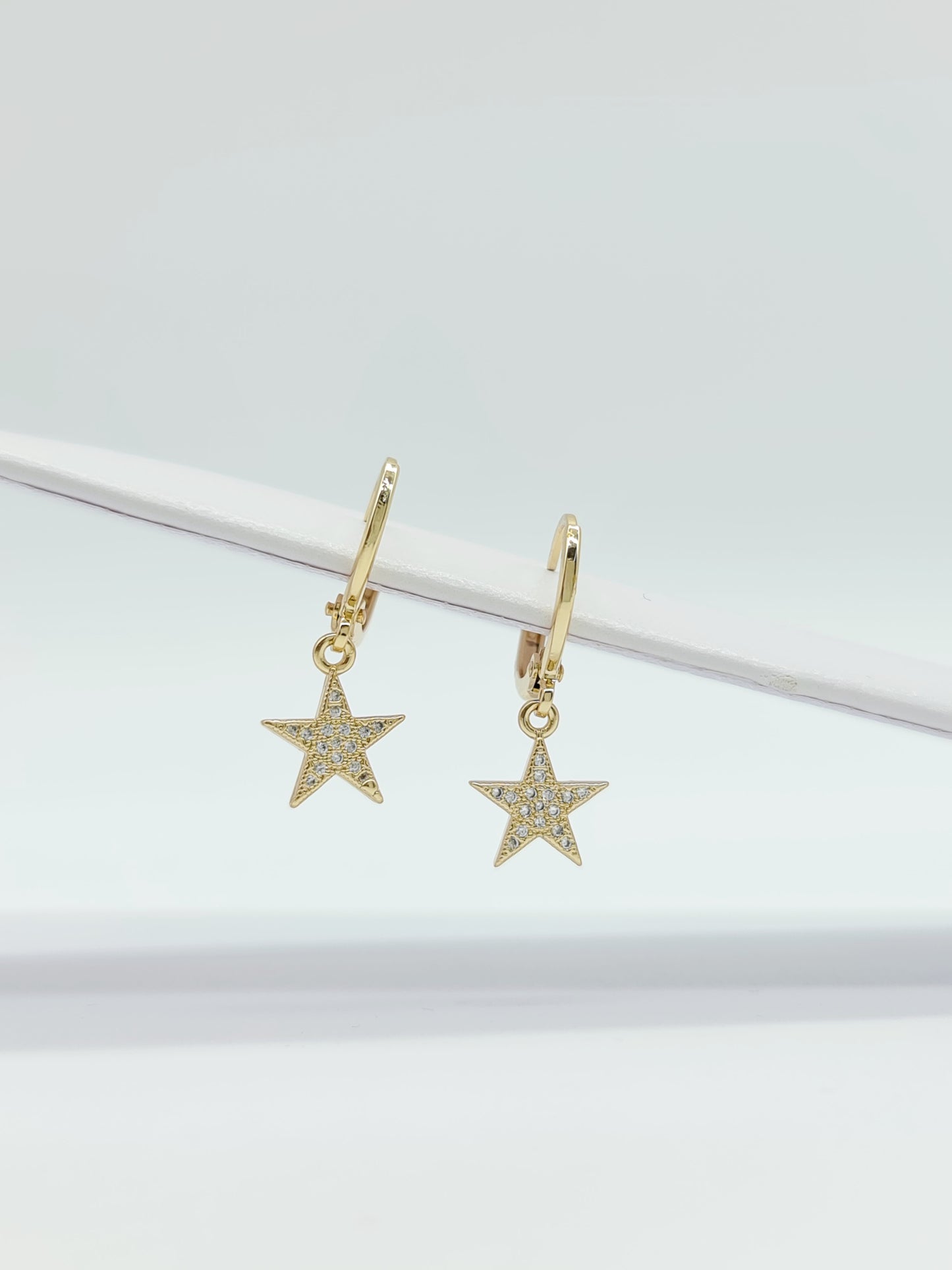 Huggie oro en figuras y cristal