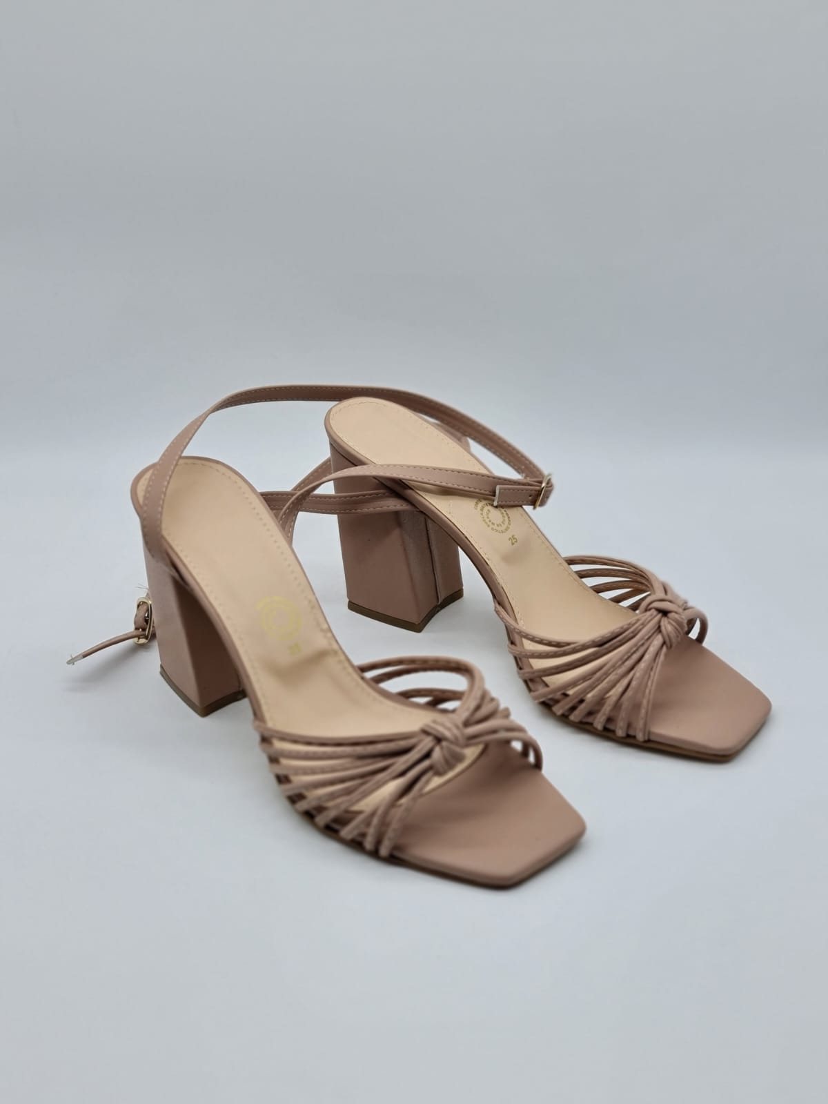 zapatilla-piolas-metalicas-abril-1413