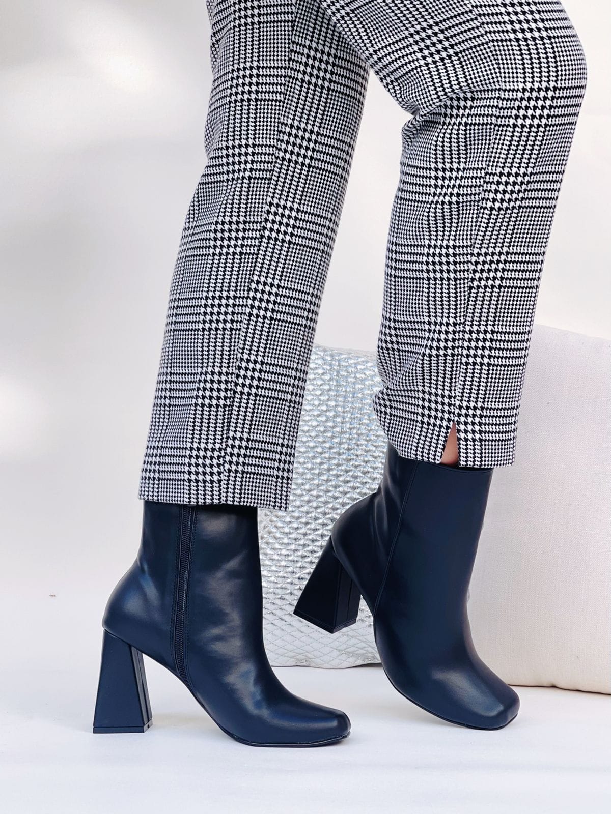 Botín Elen 3316 tacón efecto triangular