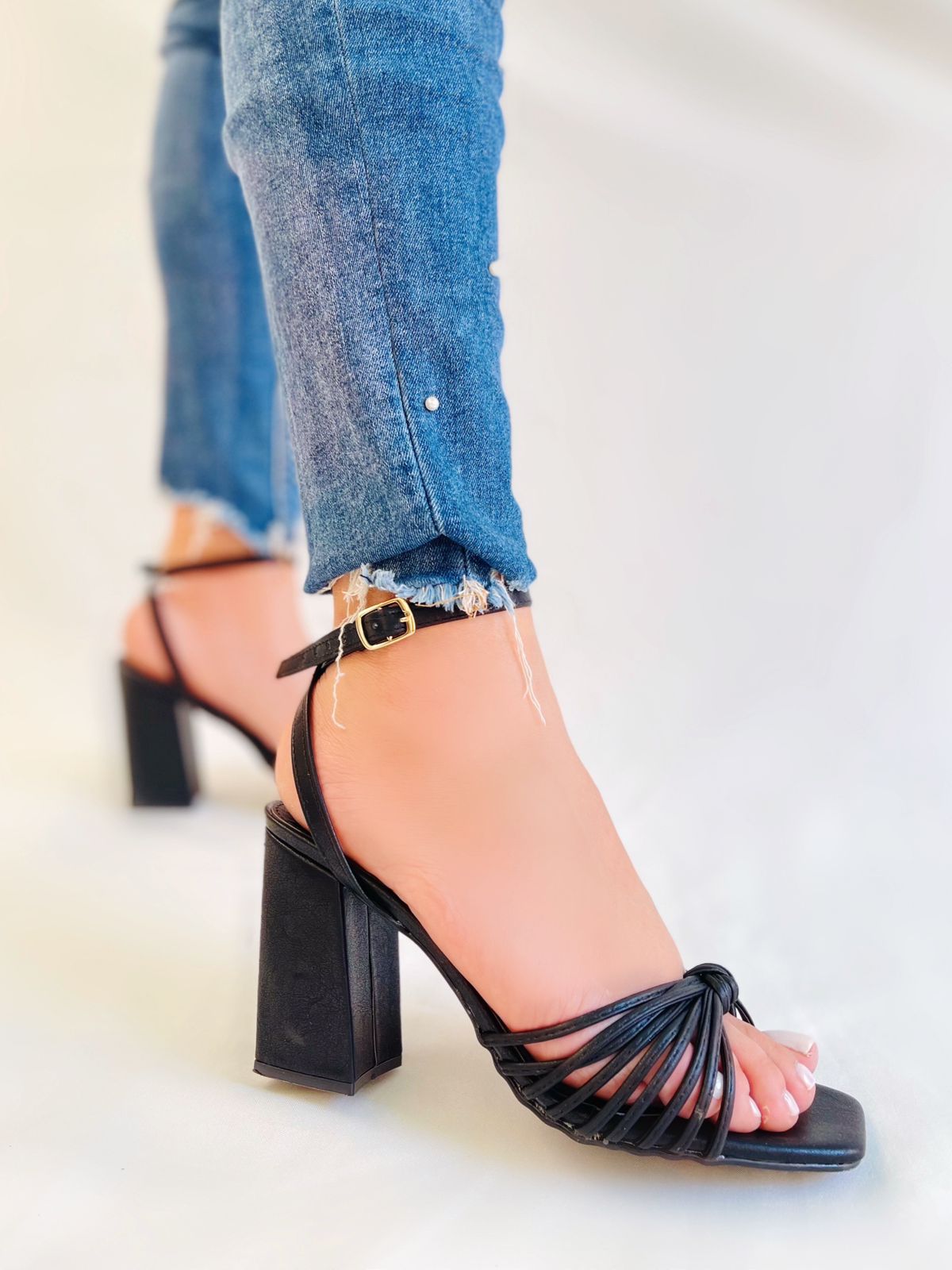 zapatilla-piolas-metalicas-abril-1413