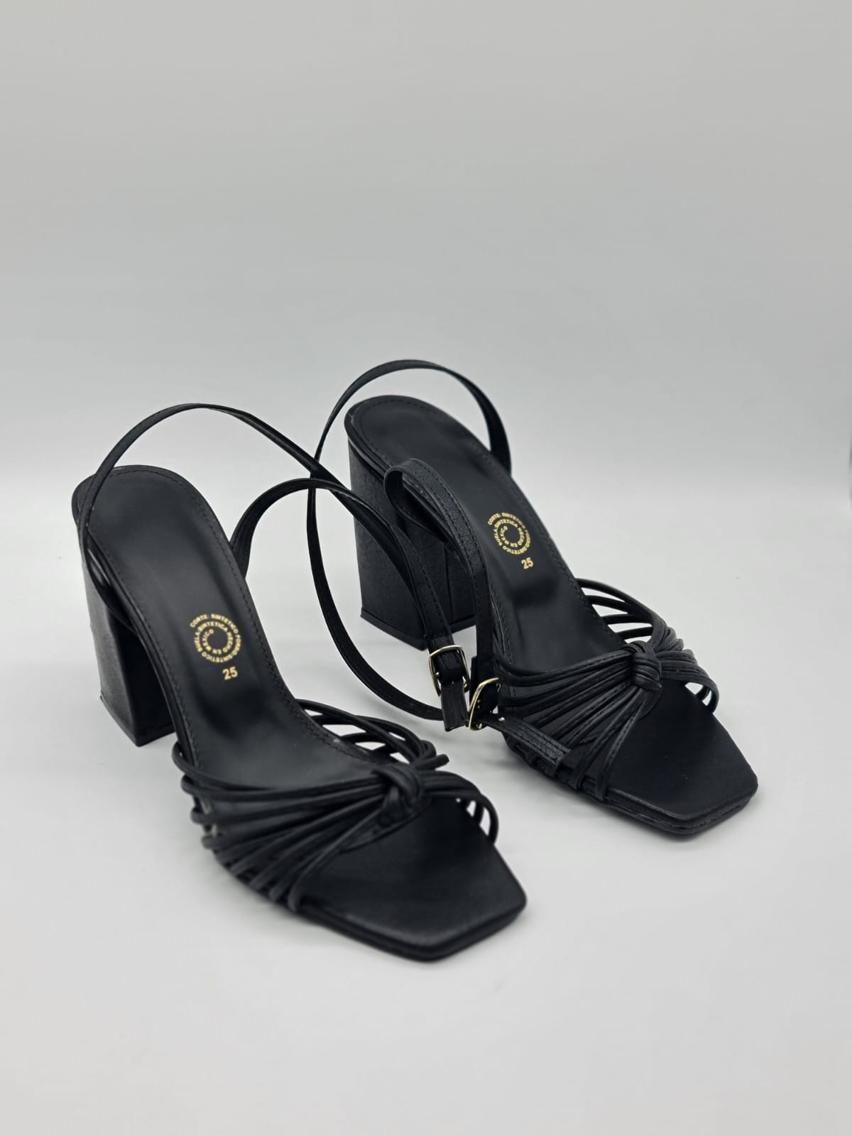 zapatilla-piolas-metalicas-abril-1413